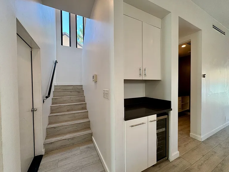 143 N Ardmore Ave — Photo 12