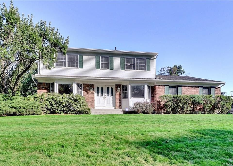 1st image of 23 Cranford Dr