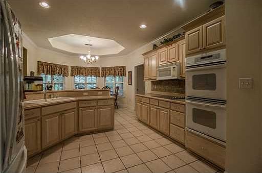 5th image of 17424 Country Oak Ln