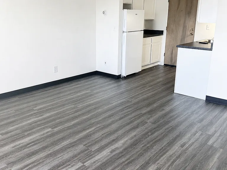 502 E Main St — Photo 12