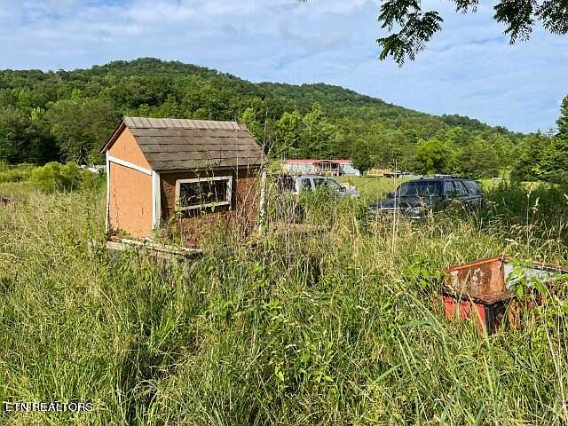 2nd image of 696 Wooldridge Ln