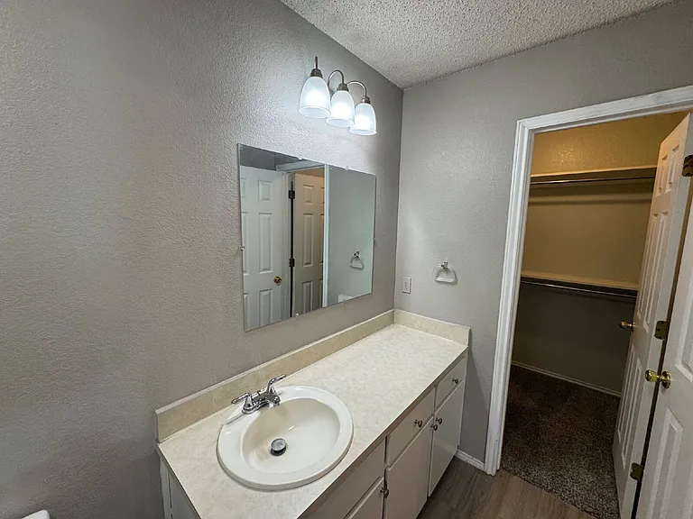 204 Genoa Ave — Photo 10