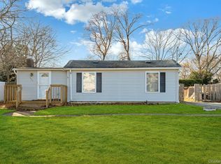 669 East Drive, Lindenhurst, NY 11757
