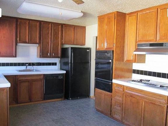 3rd image of 316 Circle Dr