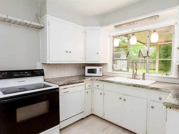 4th image of 845 Yount St