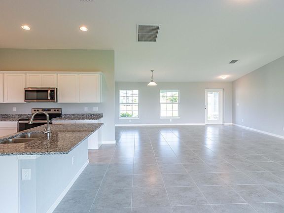 4th image of 1013 NE 10th Ln