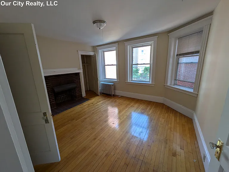 Craigie Cir — Photo 3