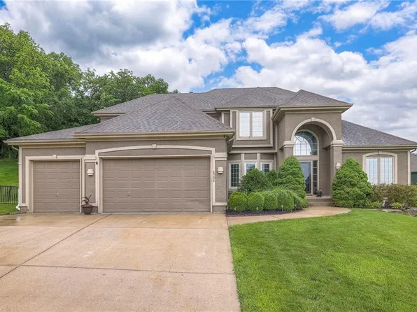 5706 NE Sapphire Pl, Lees Summit, MO 64064