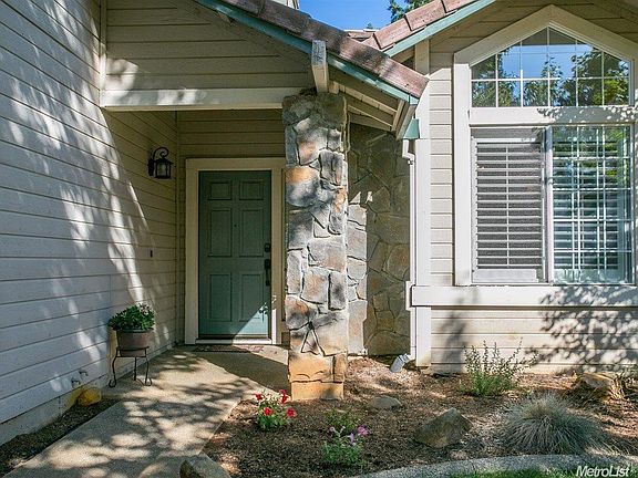 3rd image of 112 Thoreau Ln
