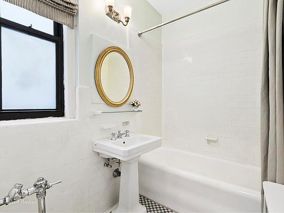 5th image of 179 E 79th St APT 3C