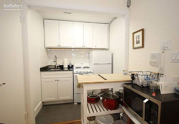 5th image of 106 Thompson St APT 6