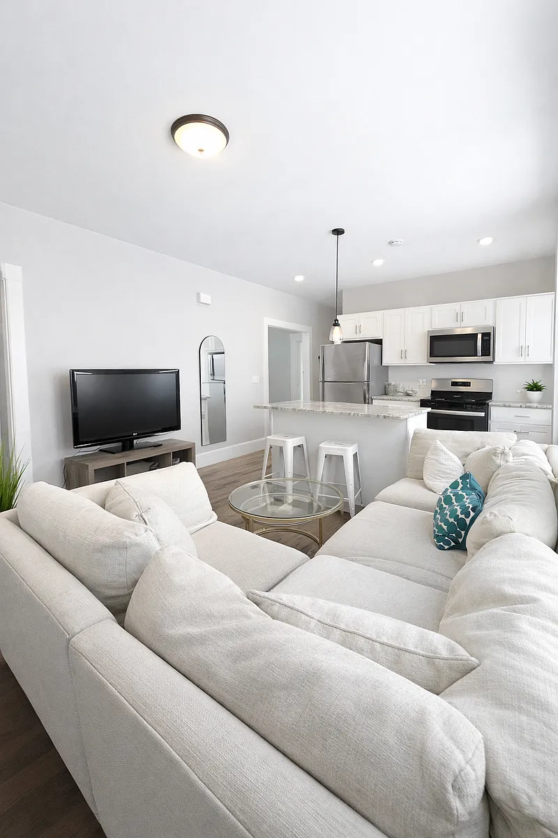 Building Photo - 599-601 E 3rd St #2