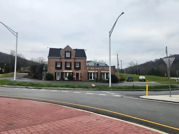 2 La Belle Vue Rd, Vandergrift, PA 15690