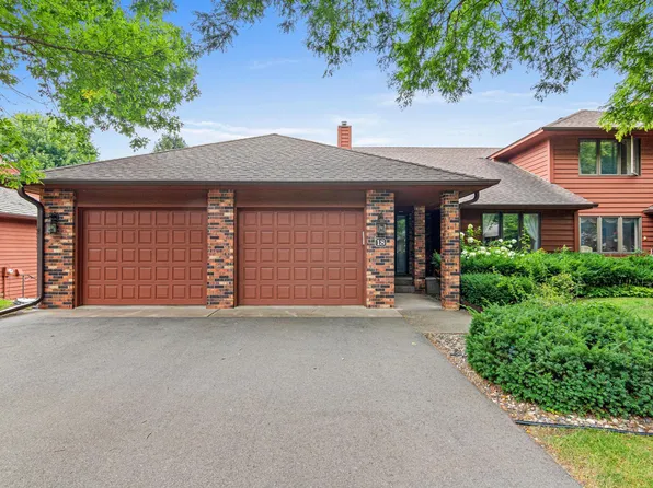 18 Anemone Cir, North Oaks, MN 55127