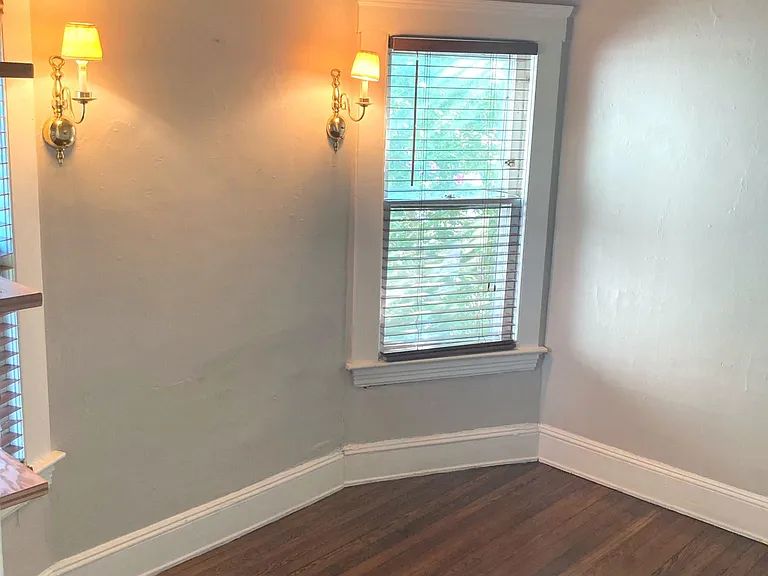 1323 Beach Ave #1 — Photo 10