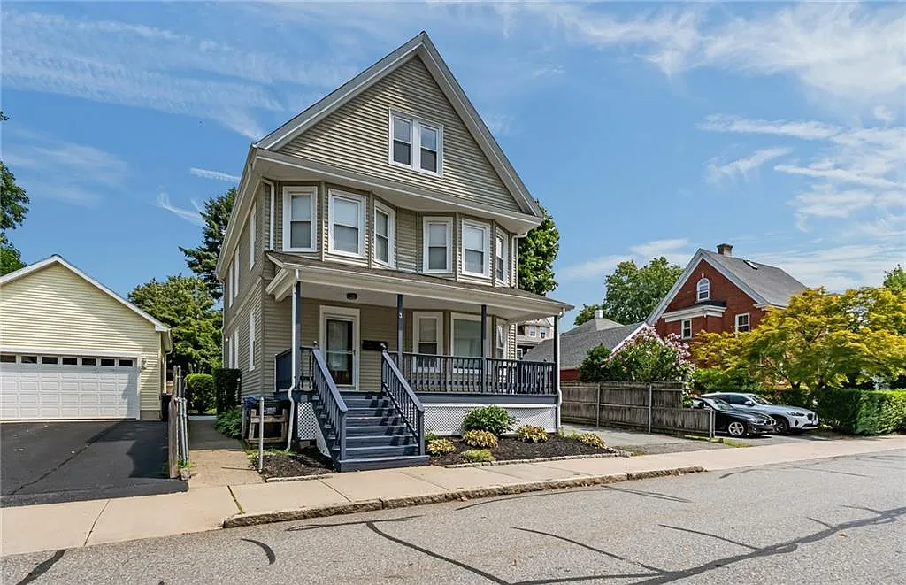 3 bed, 1225 sqft, $3,000 — Photo 2
