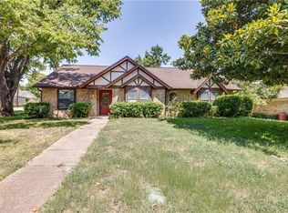 340 Stratford Dr, Hurst, TX 76054