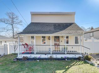 71 Adirondack Dr, Selden, NY 11784