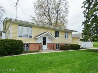 400 N 3rd St, Elburn, IL 60119