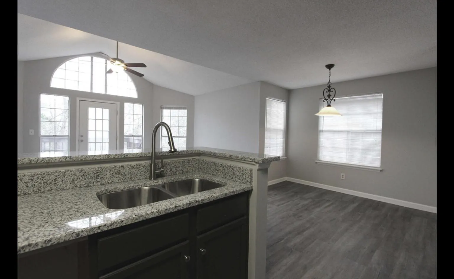 2 bed, 880 sqft, $1,495 — Photo 1