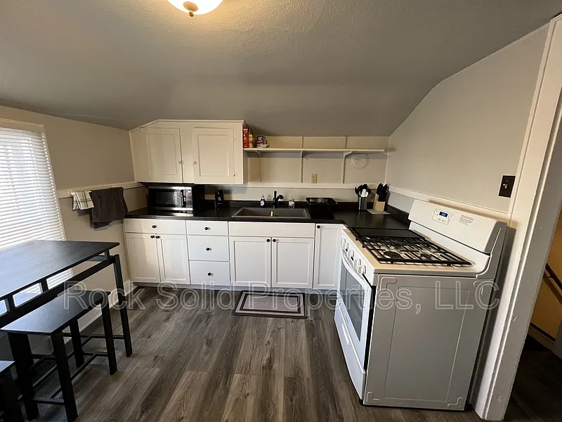 Building Photo - 1610 Pebrican Ave #3