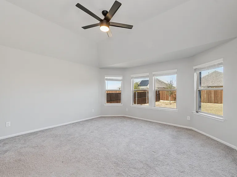 1421 Avalon Ct — Photo 11