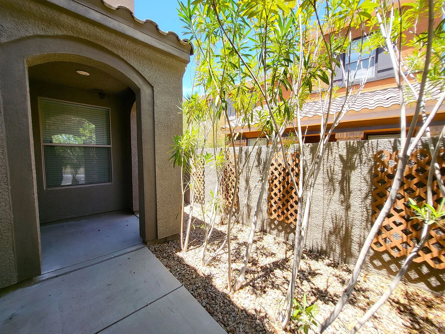 3 bed, 2.5 bath, 2665 sqft, $2,450 — Photo 3