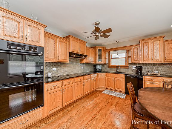 3rd image of 1140 Ostrander Ave