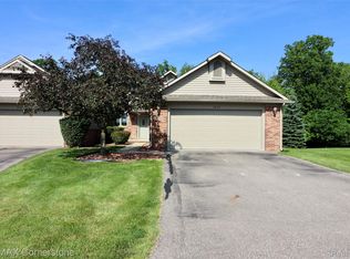 3064 Rivers Edge Dr, Wayne, MI 48184