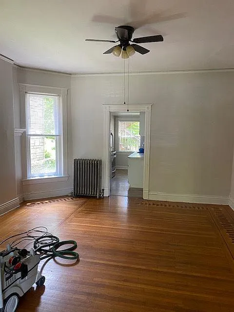 1042 Everett Ave — Photo 3