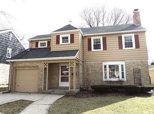 2510 N 85th St, Wauwatosa, WI 53226