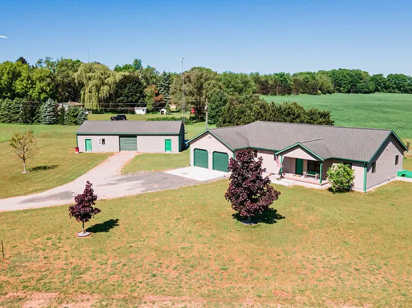 1510 W Chauvez Rd, Scottville, MI 49454