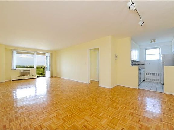 2nd image of 5700 Arlington Ave APT 12C