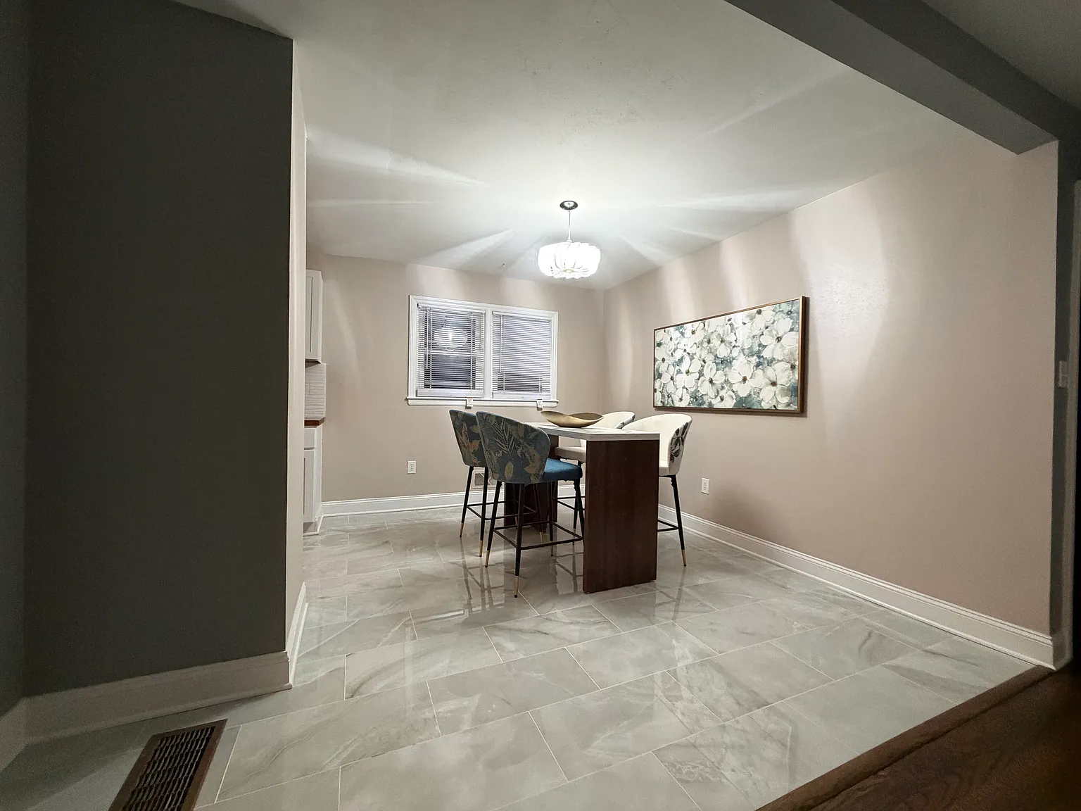 2 bed, 1000 sqft, $1,600 — Photo 2