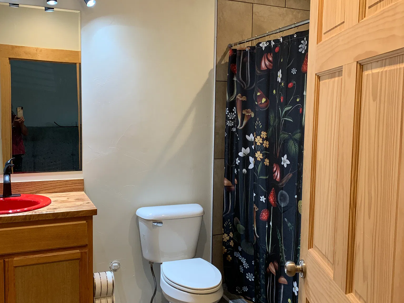 Studio, 700 sqft, $1,600 — Photo 4