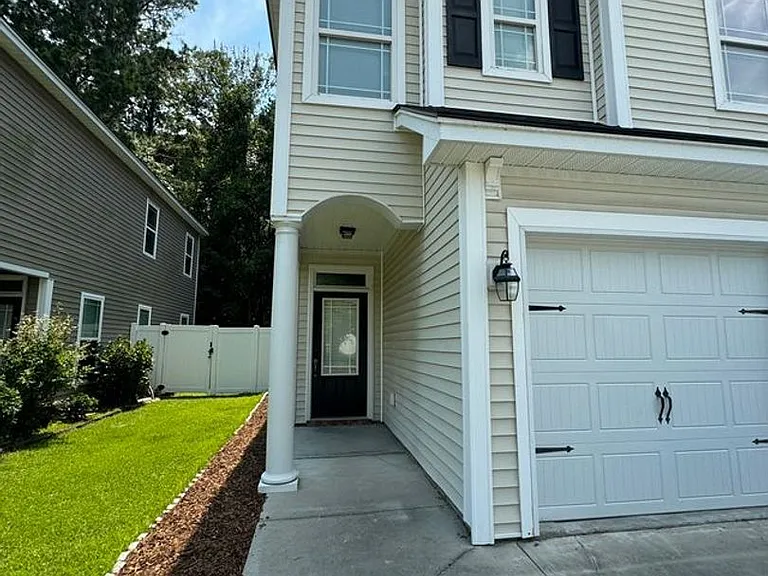 670 Summer Hill Way — Photo 2