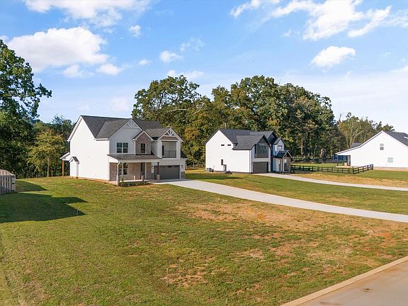 3rd image of 5735 Mountain Vista Ln