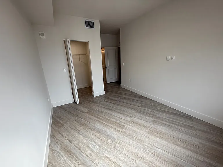 Bay Pointe Apartments — Photo 57