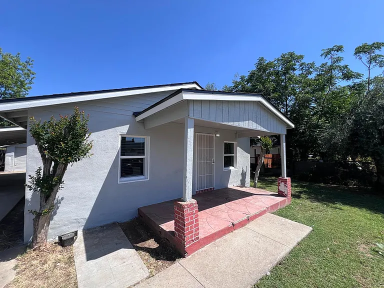230 W Pinedale Ave — Photo 3