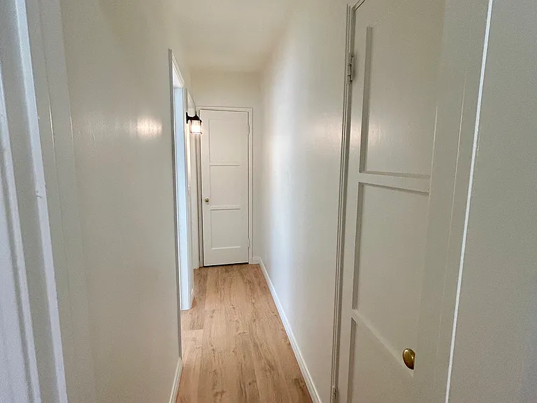1212 W Victory Blvd — Photo 13