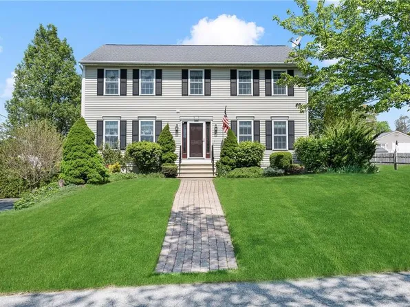 11 Hayden Ct, Cumberland, RI 02864