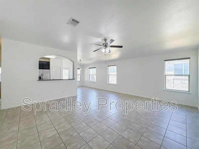 3 bed, 2.0 bath, 1681 sqft, $1,825 — Photo 2