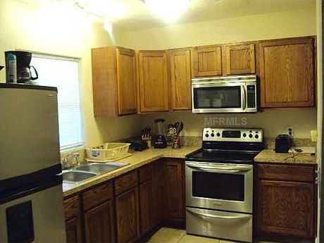 3rd image of 903 W 10th St