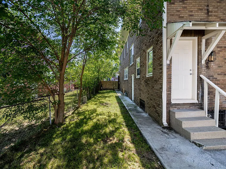 3556 N College Ave — Photo 24