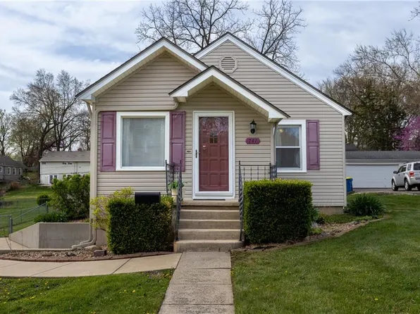 741 Sunset Ave, Liberty, MO 64068