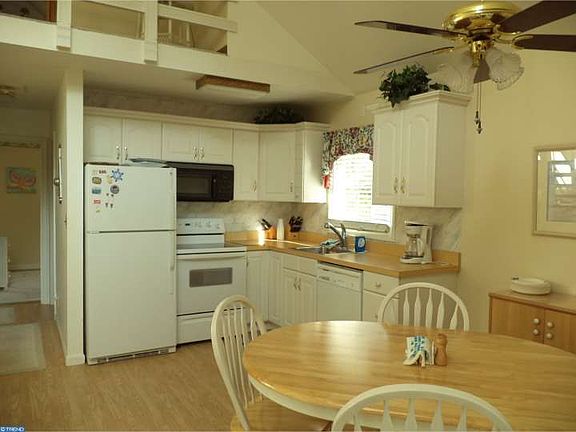 2nd image of 23020 Linden Way