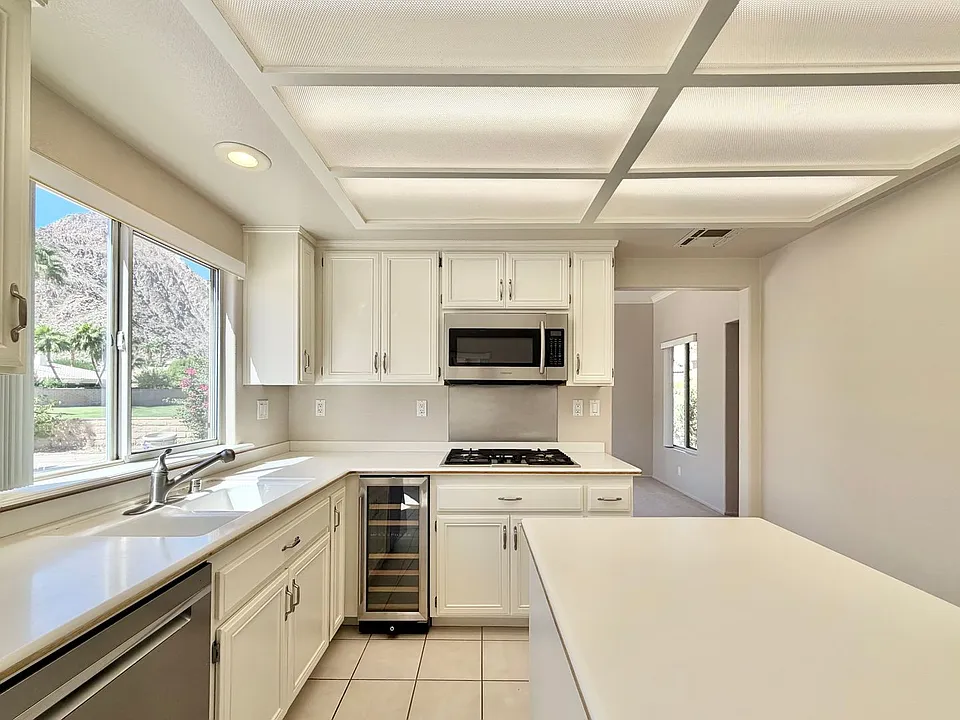 48625 Calle Esperanza