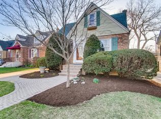 1926 Canfield Rd, Park Ridge, IL 60068