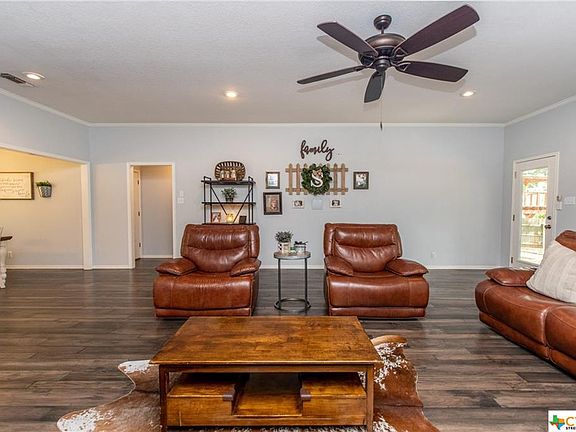 5th image of 209 Ben Nevis Ln