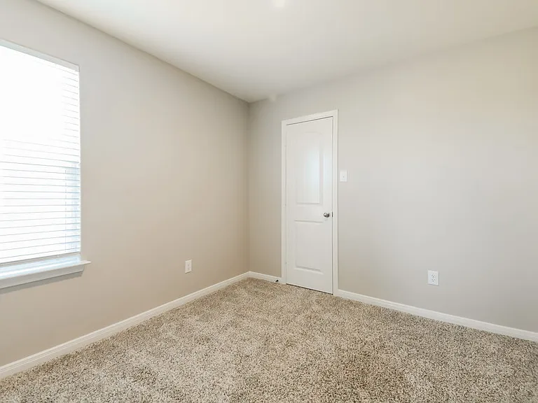 220 Marsh Ln — Photo 15